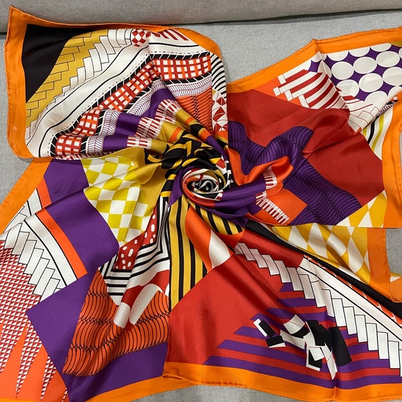 Baoshidi 100% Silk Scarf NWOT - Picture 3 of 7